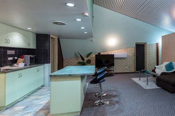 Sails Hotel Geraldton - 2 bed studio kitchen