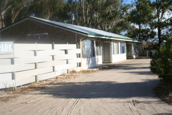 Leeman Caravan Park - Chalets