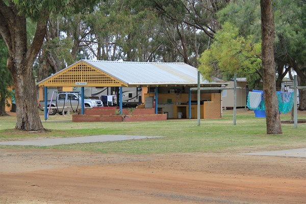 Leeman Caravan Park - Outdoor Kitchen