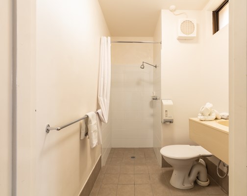 Sails Hotel Geraldton - Bathroom