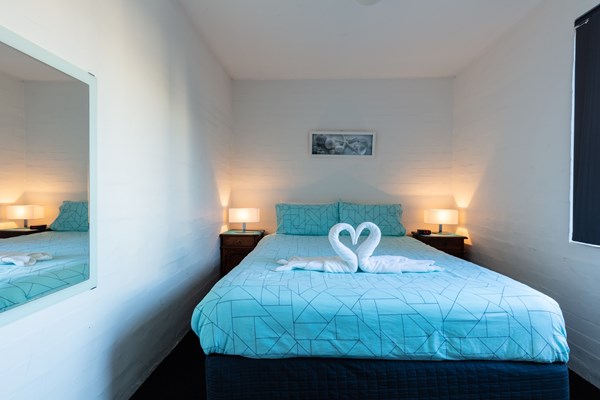 Sails Hotel Geraldton - Queen bed